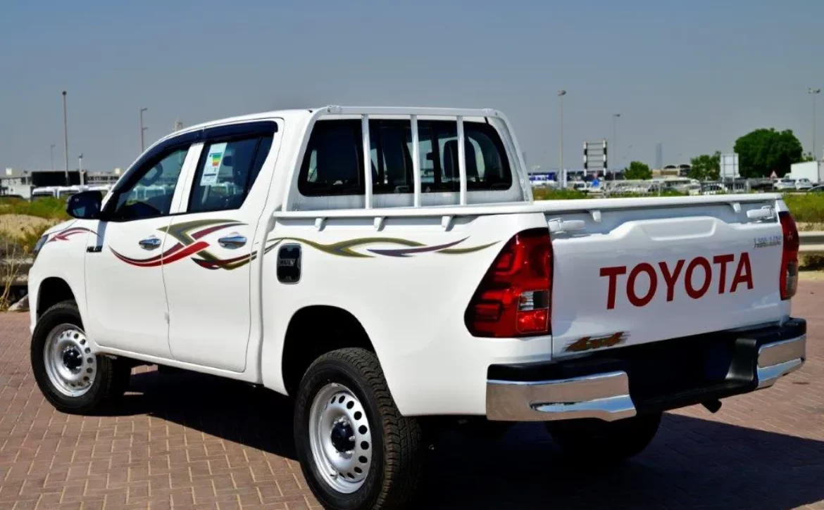 2025 MODEL TOYOTA HILUX DOUBLE CAB PICKUP DLX 2.4L DIESEL 4WD 5-SEATER AUTOMATIC SIDE1