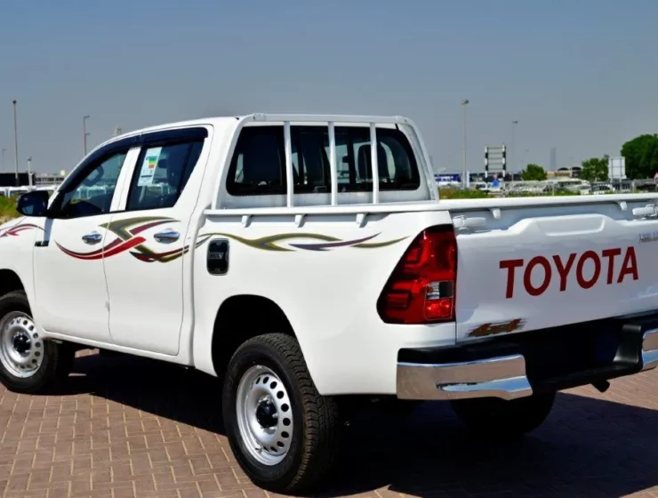 2025 MODEL TOYOTA HILUX DOUBLE CAB PICKUP DLX 2.4L DIESEL 4WD 5-SEATER AUTOMATIC SIDE1