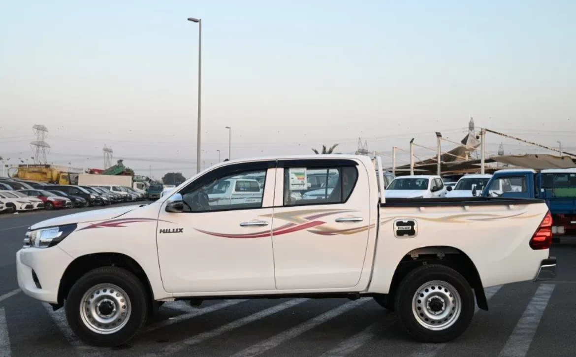 2025 MODEL TOYOTA HILUX DOUBLE CAB DLX 2.7L PETROL 4WD 5-SEAT AUTOMATIC SIDE2