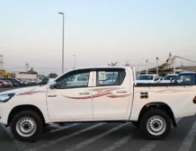 2025 MODEL TOYOTA HILUX DOUBLE CAB DLX 2.7L PETROL 4WD 5-SEAT AUTOMATIC SIDE2