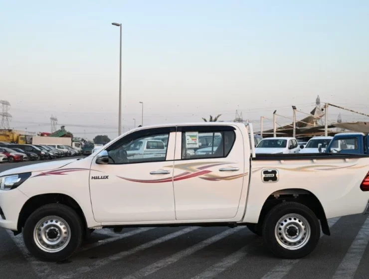 2025 MODEL TOYOTA HILUX DOUBLE CAB DLX 2.7L PETROL 4WD 5-SEAT AUTOMATIC SIDE2