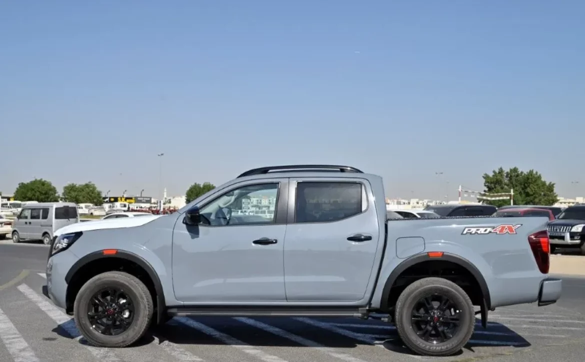 2025 MODEL NISSAN NAVARA DOUBLE CABIN PICKUP PRO 2.5L DIESEL 4WD AUTOMATIC TRANSMISSION SIDE2