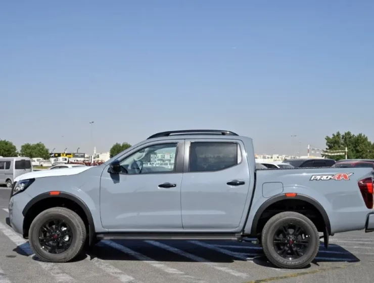 2025 MODEL NISSAN NAVARA DOUBLE CABIN PICKUP PRO 2.5L DIESEL 4WD AUTOMATIC TRANSMISSION SIDE2