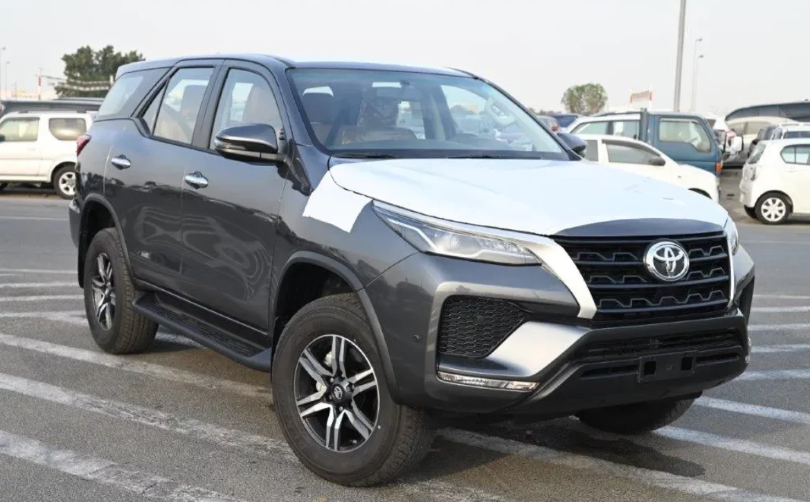 2025 MODEL TOYOTA FORTUNER GXR 2.4L DIESEL 4WD 7 SEAT AUTOMATIC SIDE