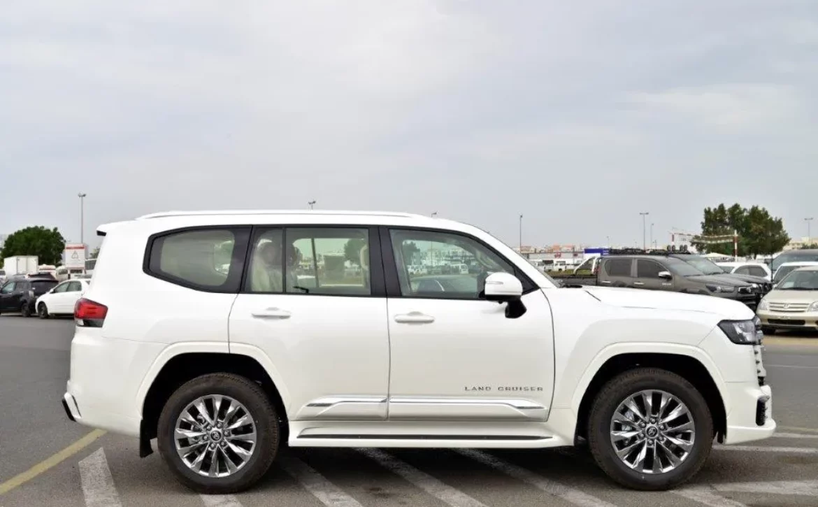 2025 TOYOTA LAND CRUISER 300 VX+ V6 4.0L PETROL 7 SEATER AUTOMATIC SIDE2