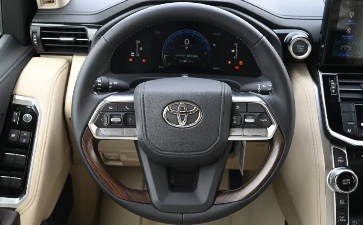 2025 TOYOTA LAND CRUISER 300 VX+ V6 4.0L PETROL 7 SEATER AUTOMATIC STEERING