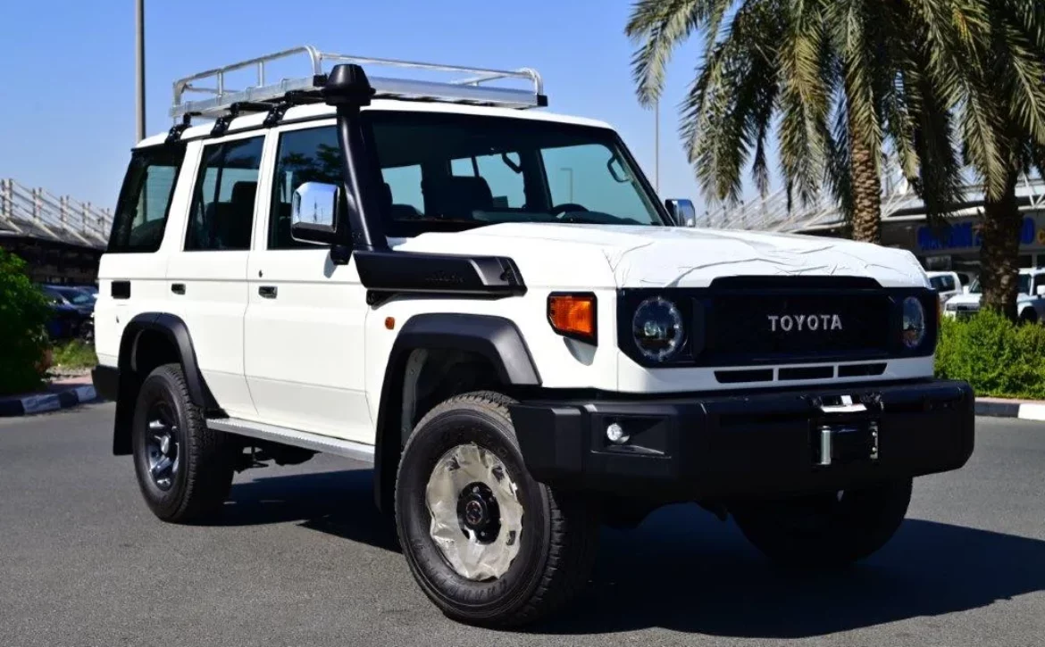 2025 MODEL TOYOTA LAND CRUISER 76 HARDTOP LX-G1 2.8L TURBO DIESEL 5 SEAT MANUAL SIDE