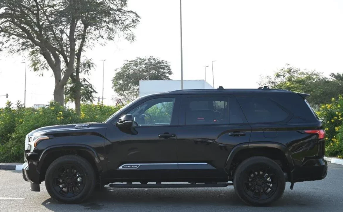 2025 MODEL SEQUOIA PLATINUM I-FORCE HYBRID TRD OFF ROAD V6 3.5L 4WD 7-SEATER AUTOMATIC SIDE1
