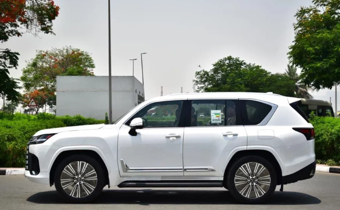 2025 MODEL LEXUS LX700H HYBRID V6 3.5L TWIN TURBO 7 SEAT AUTOMATIC TRANSMISSION SIDE2