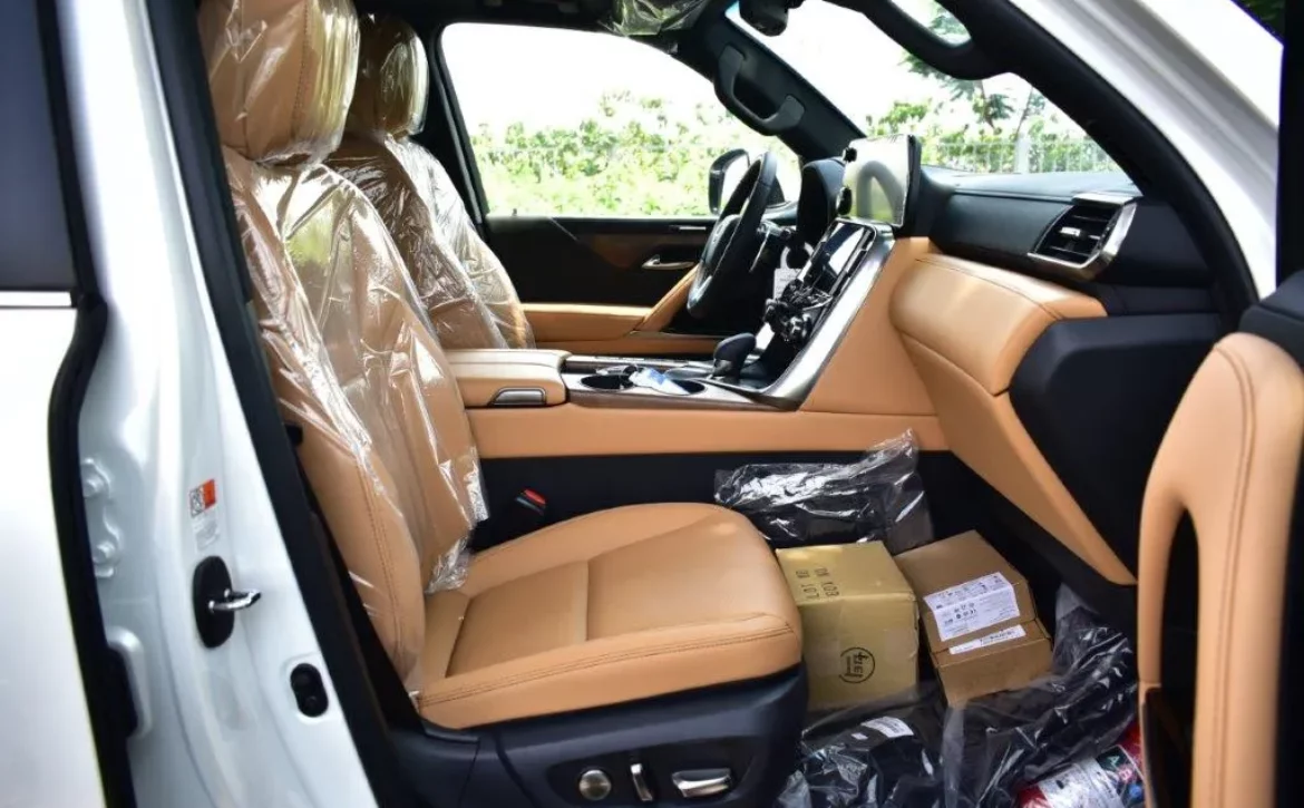 2025 MODEL LEXUS LX700H HYBRID V6 3.5L TWIN TURBO 7 SEAT AUTOMATIC TRANSMISSION SEATS