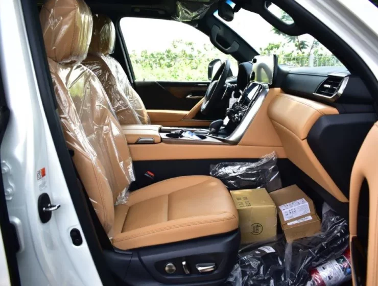 2025 MODEL LEXUS LX700H HYBRID V6 3.5L TWIN TURBO 7 SEAT AUTOMATIC TRANSMISSION SEATS