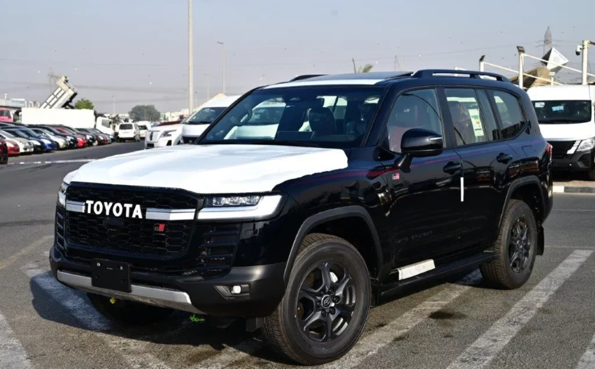 2025 TOYOTA LAND CRUISER 300 GRS V6 3.3L DIESEL 7 SEAT AUTOMATIC SIDE