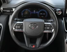 2025 TOYOTA LAND CRUISER 300 GRS V6 3.3L DIESEL 7 SEAT AUTOMATIC STEERING